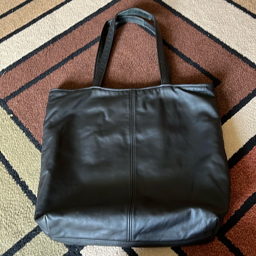 THE PURSE PEDDLERS Large Black genuine Leather Tote